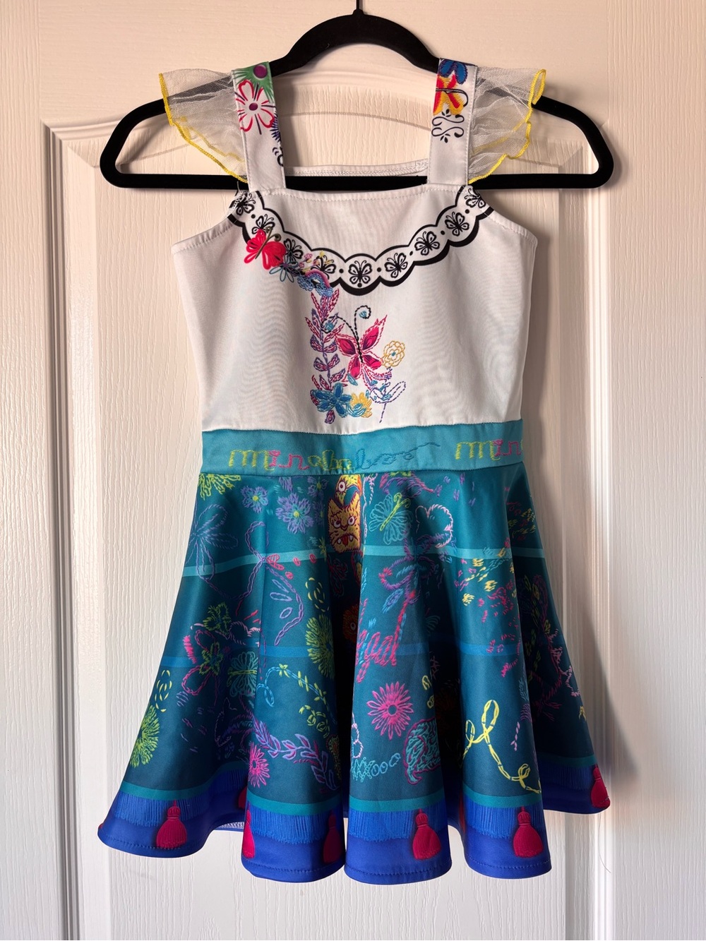 Disneys Encanto Mirabel girls Dress size 140 US 8-9